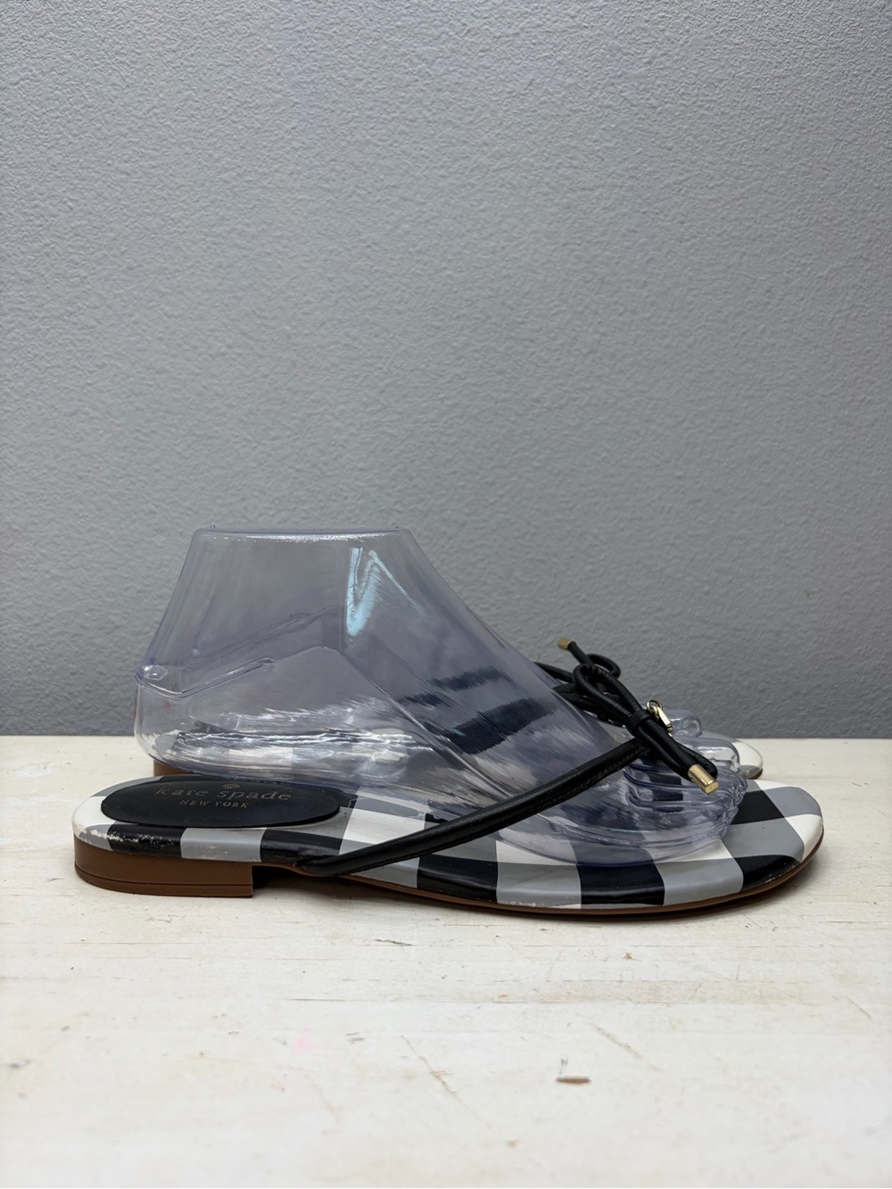 Kate Spade Black/White Mistic Thong Sandals Size 8.5 - Picture 3 of 8